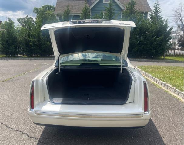 Photo of 1998 White Diamond Cadillac DeVille