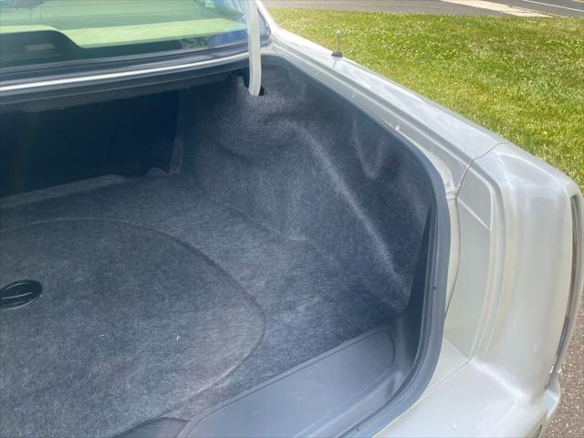 Photo of 1998 White Diamond Cadillac DeVille