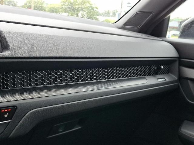 Photo of 2024 Platinum White Pearl Honda CR-V Hybrid
