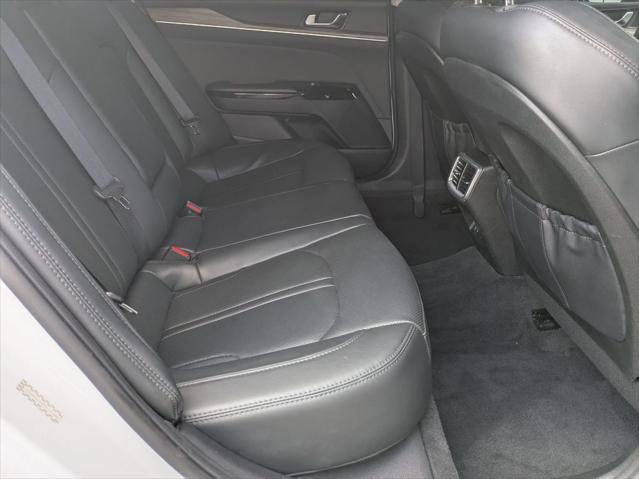 Photo of 2023 Glacial White Pearl Kia K5