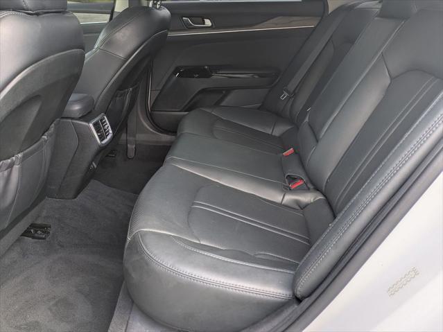 Photo of 2023 Glacial White Pearl Kia K5