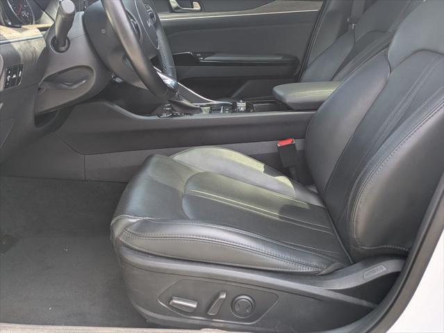 Photo of 2023 Glacial White Pearl Kia K5