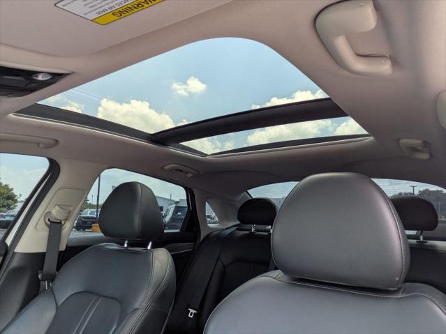 Photo of 2023 Glacial White Pearl Kia K5