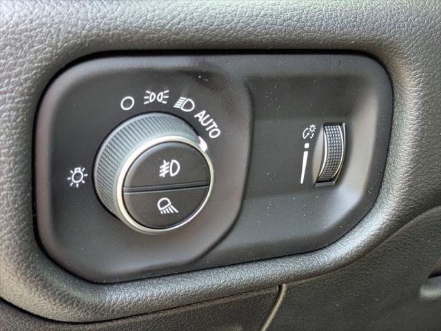 Photo of 2025 Bright White Clearcoat RAM 1500