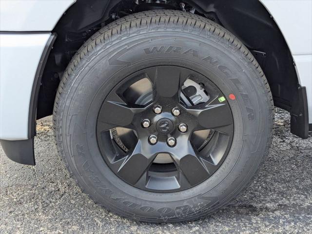 Photo of 2025 Bright White Clearcoat RAM 1500