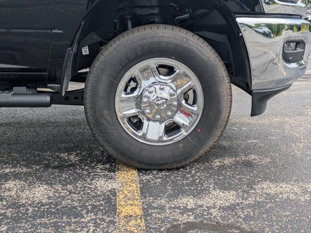 Photo of 2025 Diamond Black Crystal Pearlcoat RAM 2500