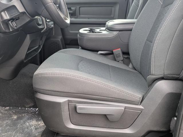 Photo of 2025 Diamond Black Crystal Pearlcoat RAM 2500