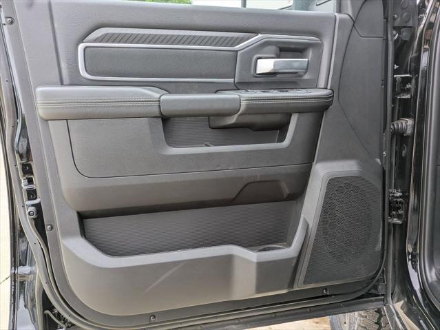 Photo of 2025 Diamond Black Crystal Pearlcoat RAM 2500