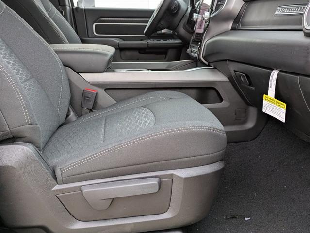 Photo of 2025 Diamond Black Crystal Pearlcoat RAM 2500