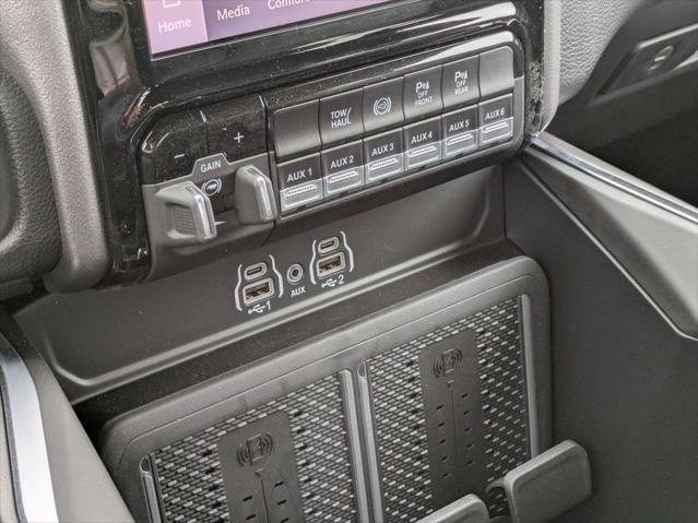 Photo of 2025 Diamond Black Crystal Pearlcoat RAM 2500