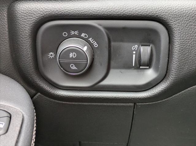 Photo of 2025 Diamond Black Crystal Pearlcoat RAM 2500