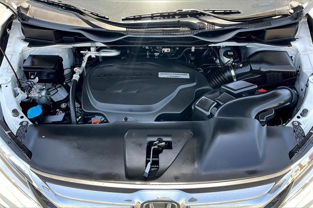 Photo of 2020 White Honda Odyssey
