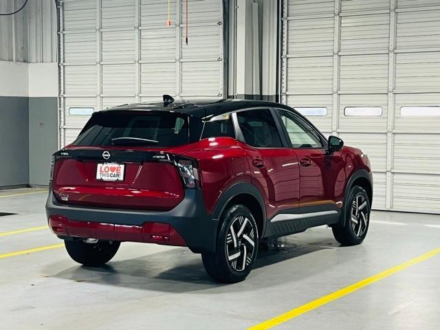 Photo of 2025 2t Red Blk Roof Nissan Kicks