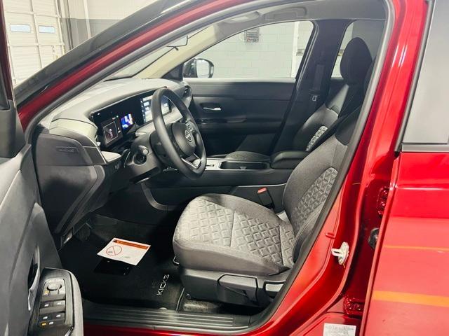 Photo of 2025 2t Red Blk Roof Nissan Kicks