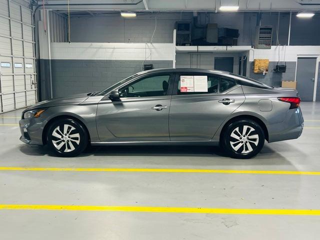 Photo of 2022 Gun Metallic Nissan Altima