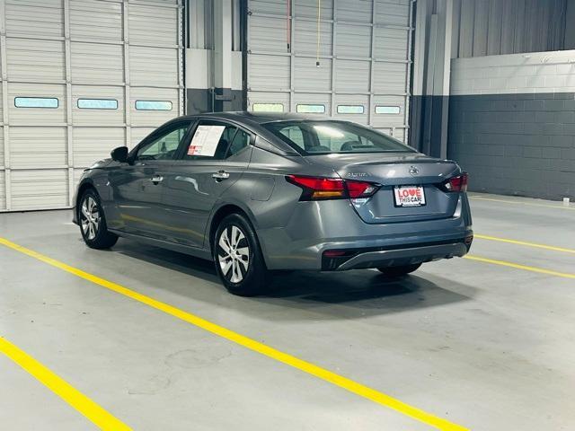 Photo of 2022 Gun Metallic Nissan Altima