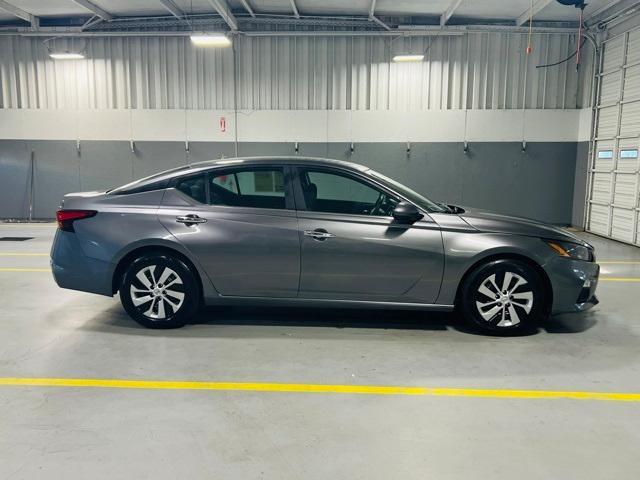 Photo of 2022 Gun Metallic Nissan Altima