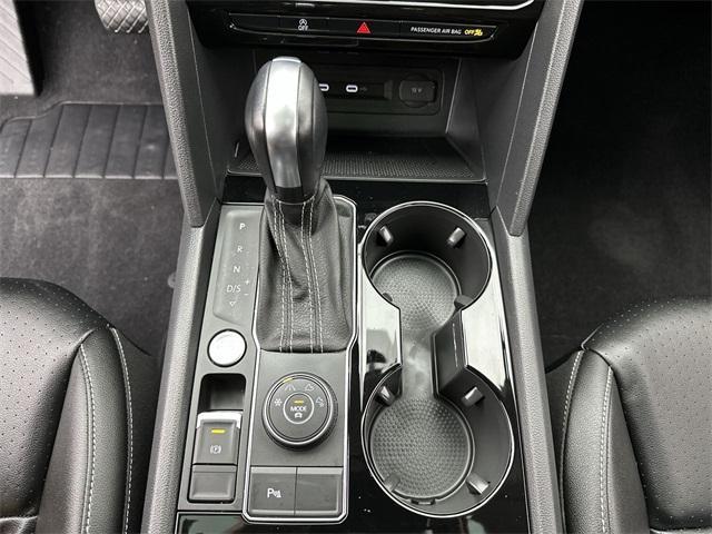 Photo of 2022 Oryx White Pearl Effect Volkswagen Atlas