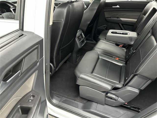 Photo of 2022 Oryx White Pearl Effect Volkswagen Atlas