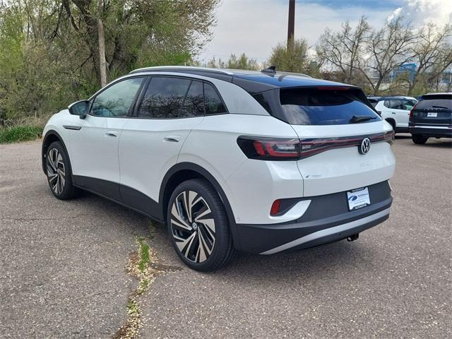 Photo of 2025 Opal White Pearl W / Black Roof Volkswagen ID.4