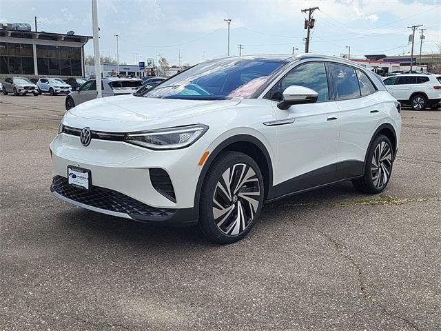Photo of 2025 Opal White Pearl W / Black Roof Volkswagen ID.4