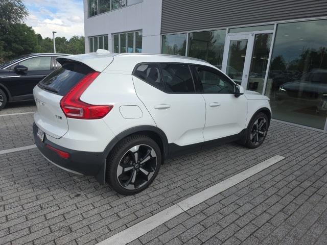 Photo of 2019 Ice White Volvo XC40