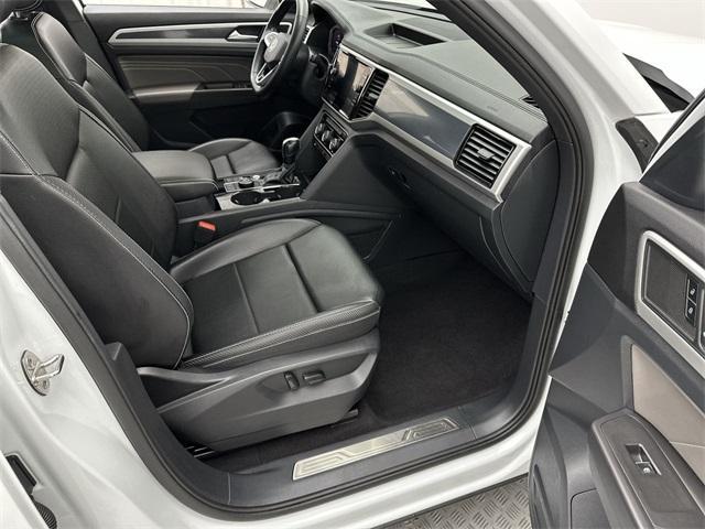 Photo of 2022 Pure White Volkswagen Atlas Cross Sport