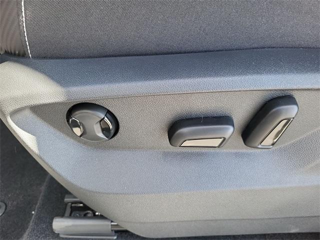 Photo of 2026 Silver Mist Metallic Volkswagen Atlas Cross Sport