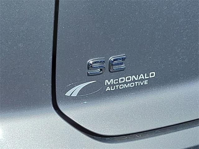 Photo of 2026 Silver Mist Metallic Volkswagen Atlas Cross Sport