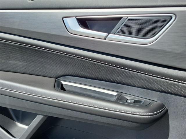 Photo of 2026 Silver Mist Metallic Volkswagen Atlas Cross Sport