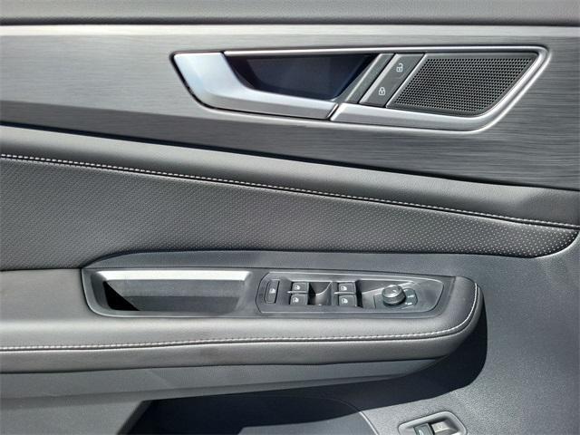 Photo of 2026 Silver Mist Metallic Volkswagen Atlas Cross Sport