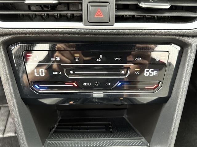 Photo of 2025 Deep Black Pearl Effect Volkswagen Taos