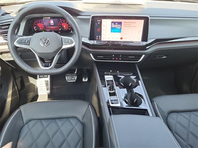 Photo of 2025 Platinum Gray Metallic Volkswagen Atlas Cross Sport