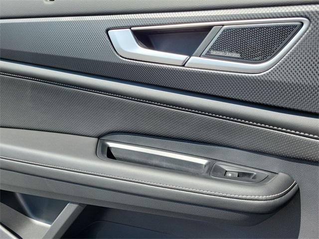 Photo of 2025 Platinum Gray Metallic Volkswagen Atlas Cross Sport