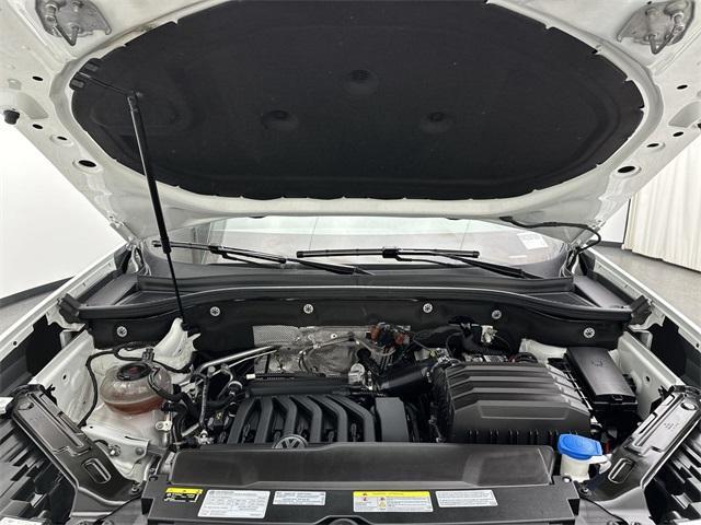 Photo of 2021 Pure White Volkswagen Atlas