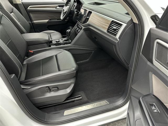 Photo of 2021 Pure White Volkswagen Atlas