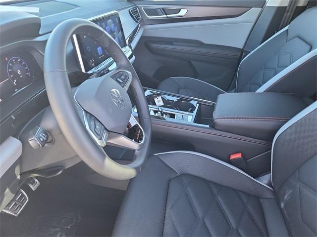 Photo of 2025 Pure White Volkswagen Atlas