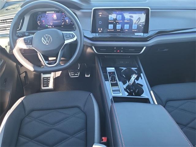 Photo of 2025 Pure White Volkswagen Atlas