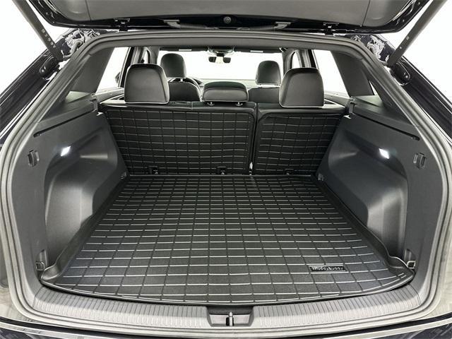 Photo of 2025 Deep Black Pearl Effect Volkswagen Atlas Cross Sport