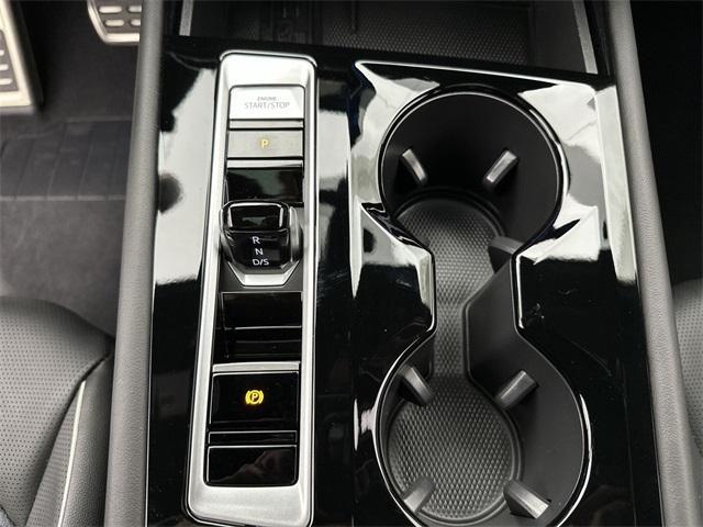 Photo of 2025 Deep Black Pearl Effect Volkswagen Atlas Cross Sport