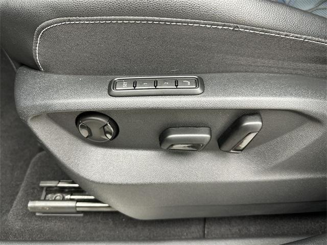 Photo of 2025 Deep Black Pearl Effect Volkswagen Atlas Cross Sport