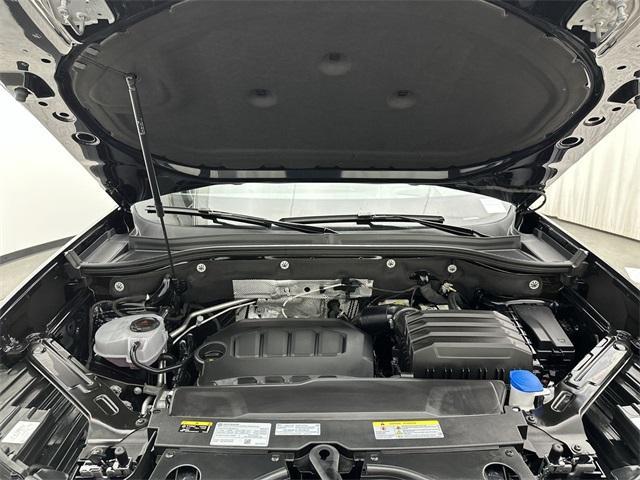 Photo of 2025 Deep Black Pearl Effect Volkswagen Atlas Cross Sport
