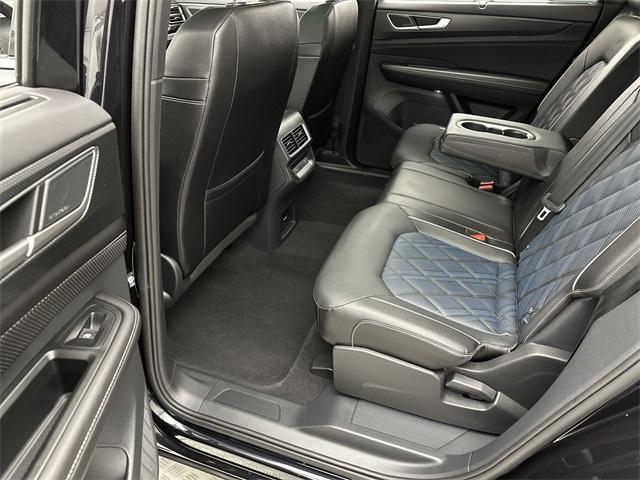 Photo of 2025 Deep Black Pearl Effect Volkswagen Atlas Cross Sport
