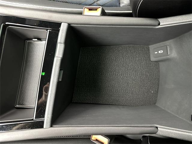 Photo of 2025 Deep Black Pearl Effect Volkswagen Atlas Cross Sport