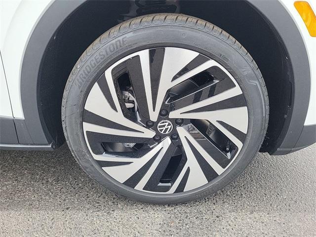 Photo of 2025 Opal White Pearl W / Black Roof Volkswagen ID.4