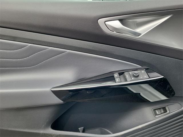 Photo of 2025 Opal White Pearl W / Black Roof Volkswagen ID.4
