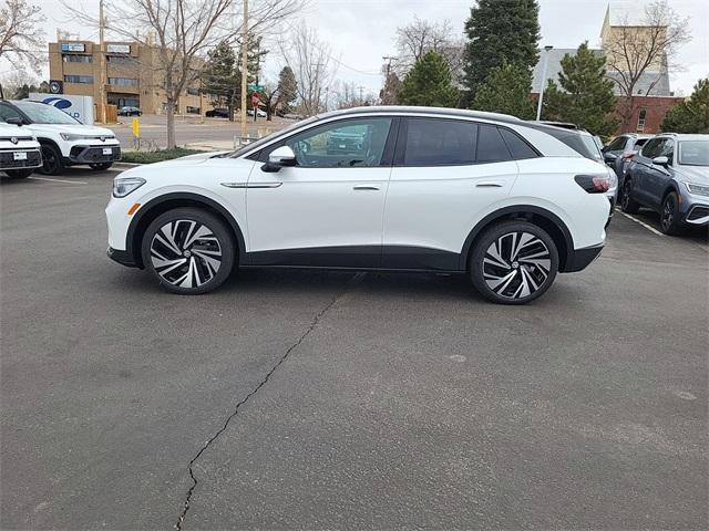 Photo of 2025 Opal White Pearl W / Black Roof Volkswagen ID.4