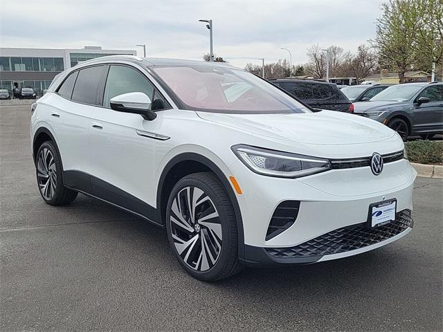 Photo of 2025 Opal White Pearl W / Black Roof Volkswagen ID.4