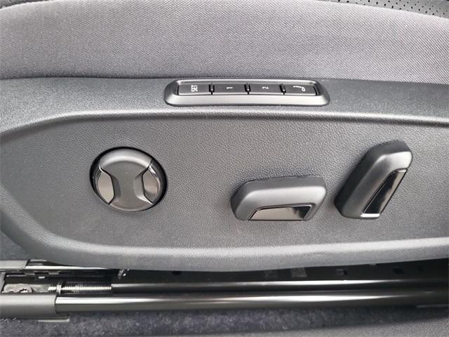 Photo of 2025 Opal White Pearl W / Black Roof Volkswagen ID.4