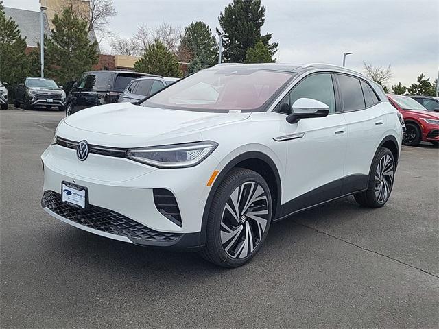 Photo of 2025 Opal White Pearl W / Black Roof Volkswagen ID.4